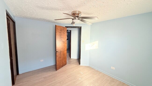 Building Photo - 15020 Woodlawn Ave E