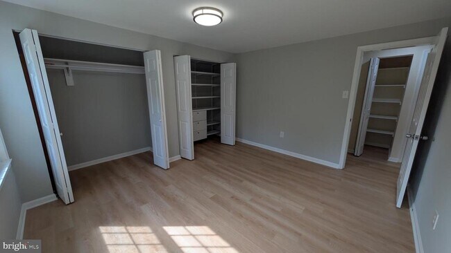 Building Photo - 5813 Shana Pl