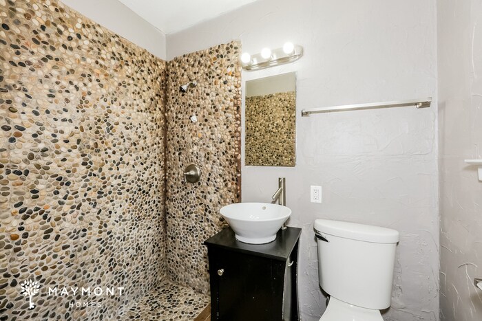 Building Photo - 7461 Meadowcrest Dr
