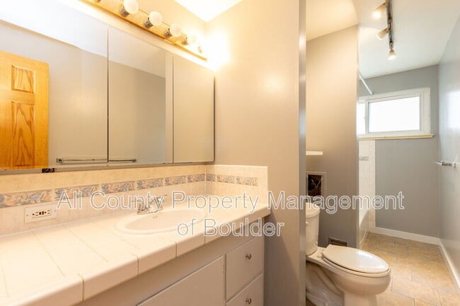 Building Photo - 4690 Sioux Dr