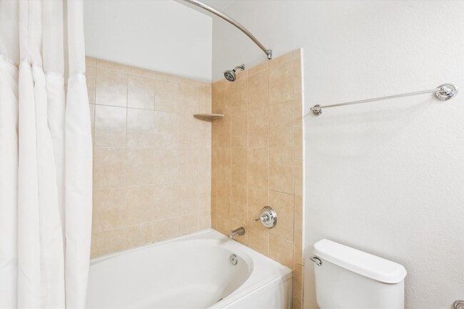 Building Photo - FRESH & READY! 2BD/2BA Next to METRO with ...