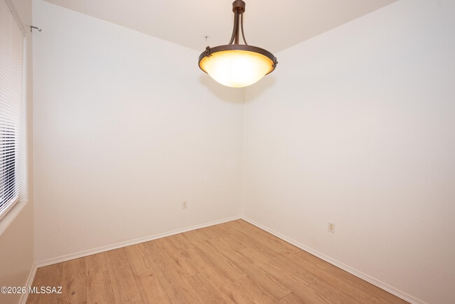 Building Photo - 2550 E River Rd