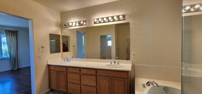 Building Photo - Welcome to American Canyon!! Beautiful Large 5 Bed 3 Full Bath for Lease