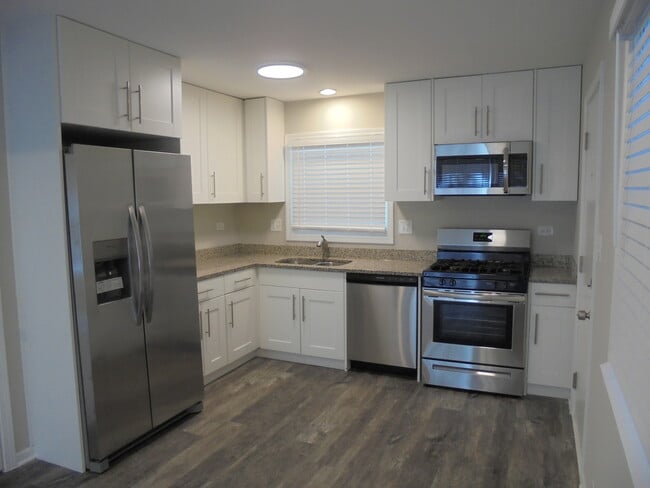 Building Photo - 1808 W Ridgeland Ave