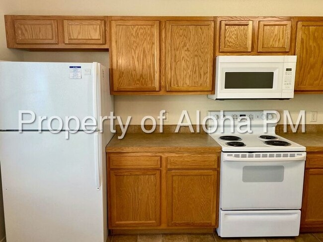 Building Photo - 1053 W Pine Ave