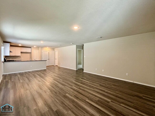 Building Photo - Gorgeous 3 Bed/2 Bath single story beauty,...