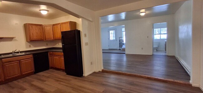 Building Photo - 4 bedroom rental