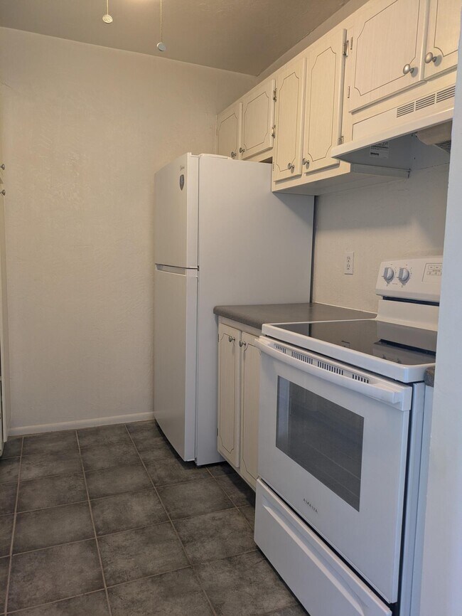Building Photo - 131 Doolen Ct