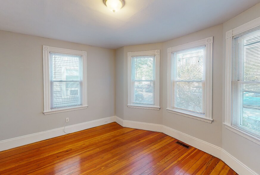Primary Photo - 74 Spring St