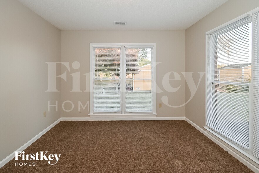 Building Photo - 7395 Kevin Rdg Cv E