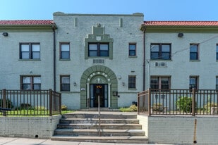 Building Photo - 315 Evarts St NE