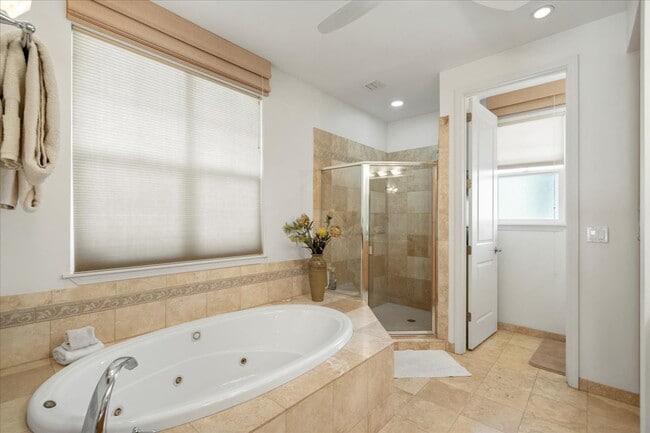 Building Photo - 67 Ahekolo St