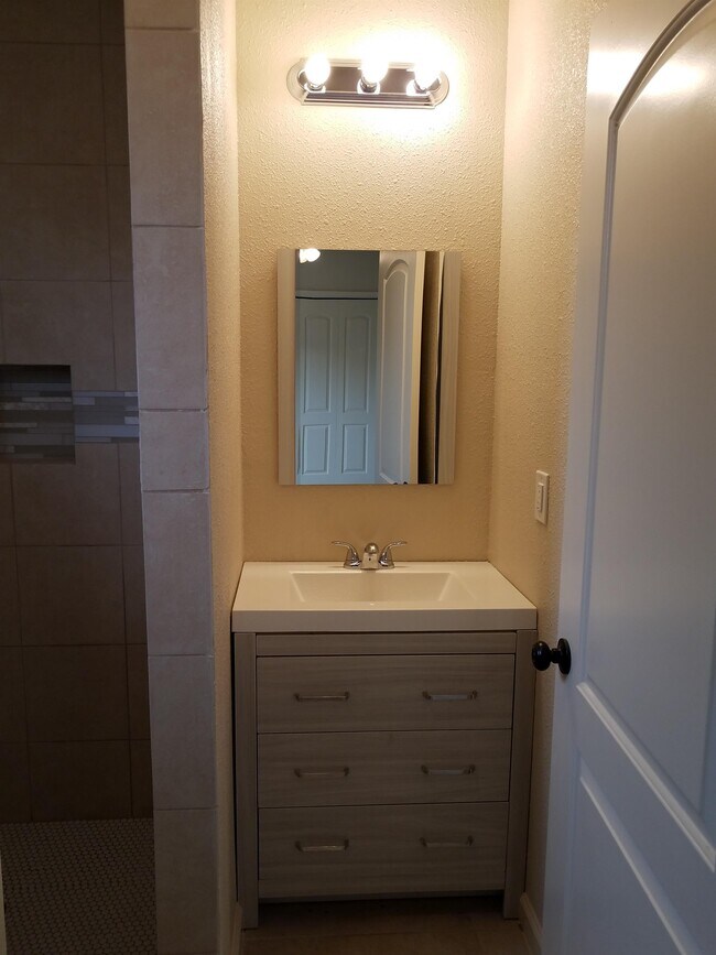 Building Photo - 1016 Center St