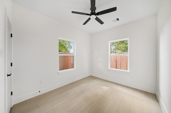 Building Photo - 4314 Stassen St