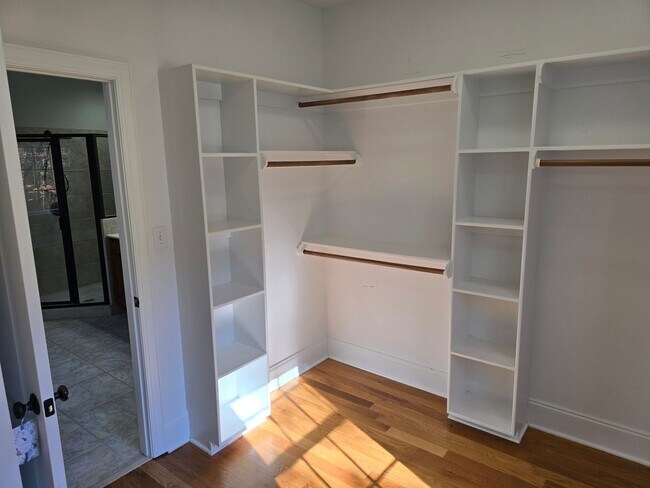 Building Photo - 3653 Pleasants Ridge Dr