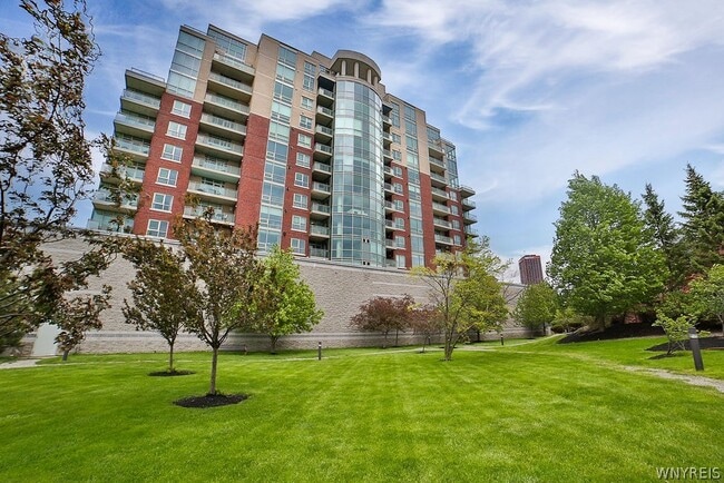 Building Photo - 132 Lakefront Blvd