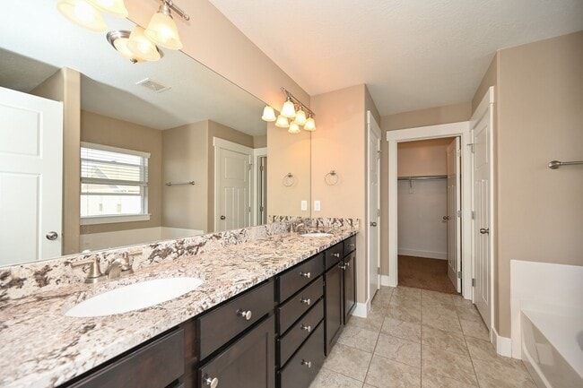 Building Photo - 13078 S Elm Hollow Ct