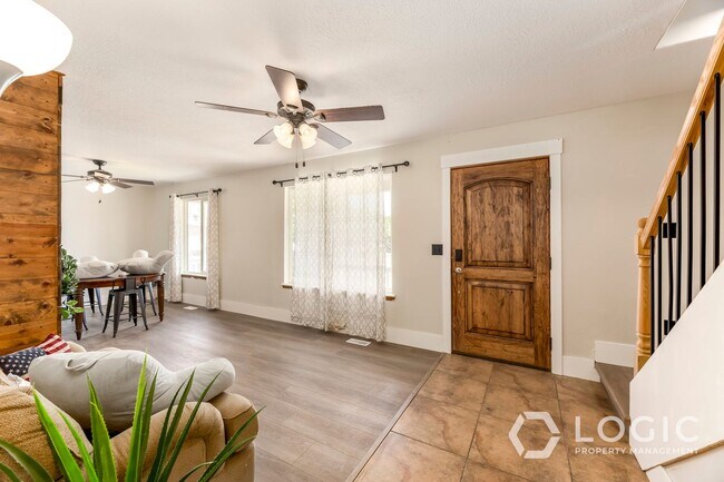 Building Photo - Single Family Home in a Great Location.