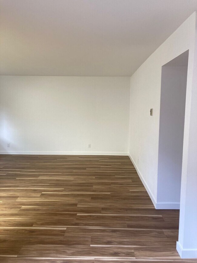 Building Photo - 3811 Green Ave