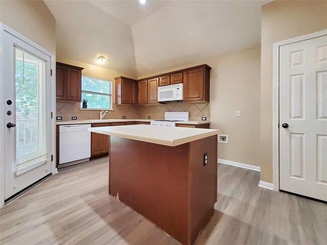 Building Photo - 491 Goldenrod St