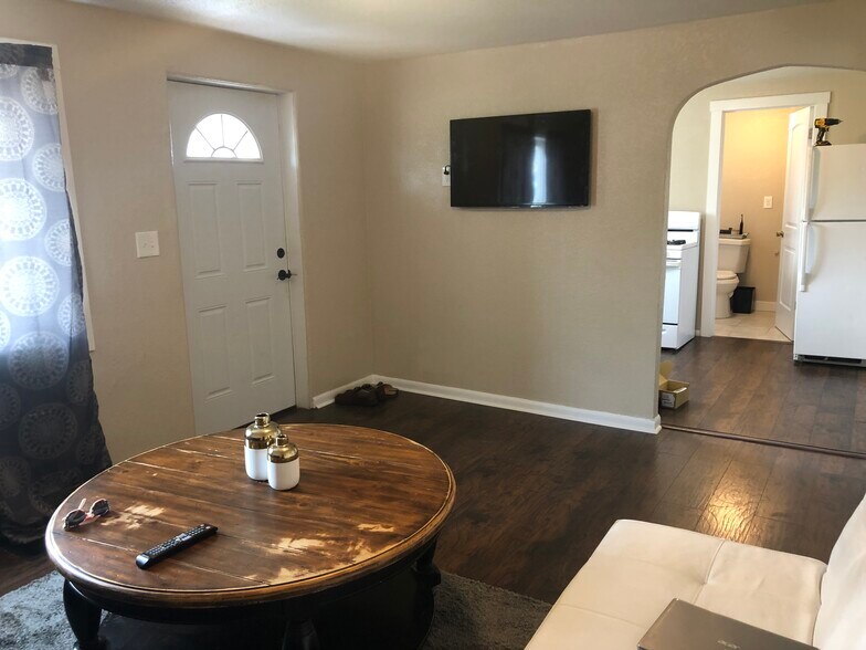Living room - 726 McKinley St