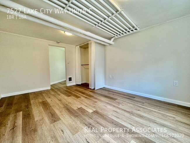 Building Photo - 7527 Lake City Way NE