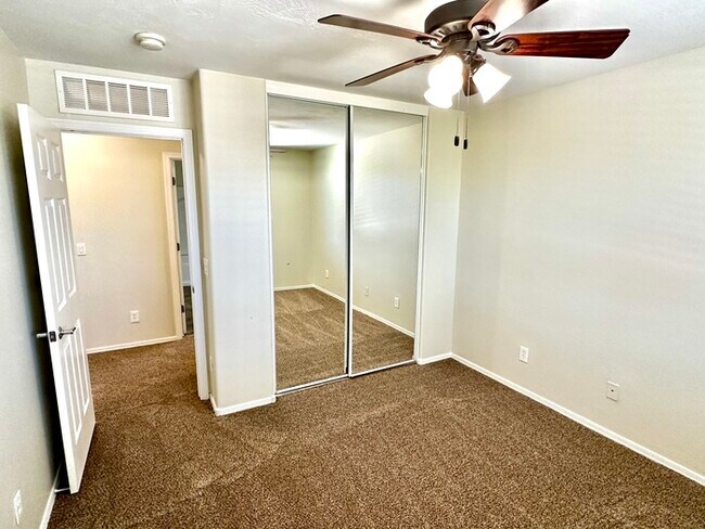 Building Photo - 5 Bedroom Martin Valley