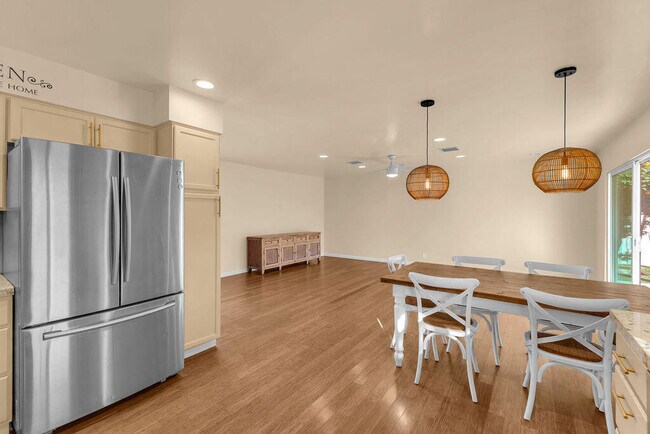 Building Photo - 74773 Leslie Ave