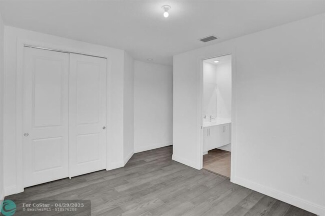 Building Photo - 11890 S Baypoint Cir