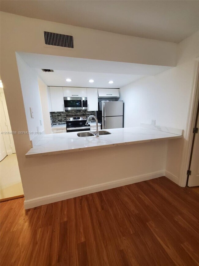 Building Photo - 8100 Geneva Ct