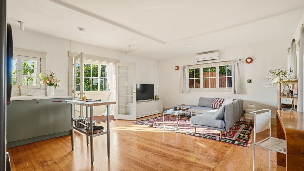 Building Photo - 3907 Berenice Pl