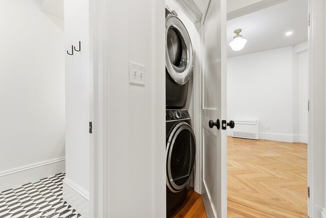 Building Photo - 32 Beacon St