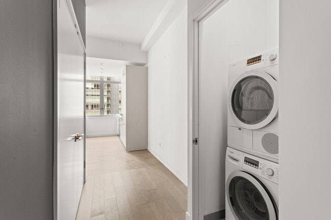 Building Photo - 305 E 51st St