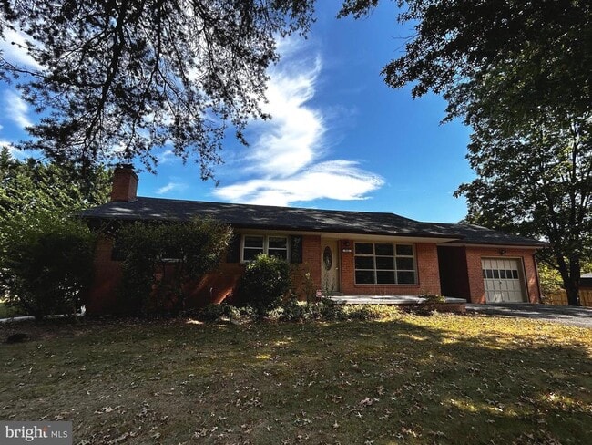 Building Photo - 985 Tasker Rd