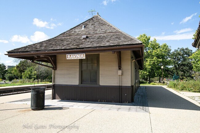 Building Photo - 690 Highland Pl
