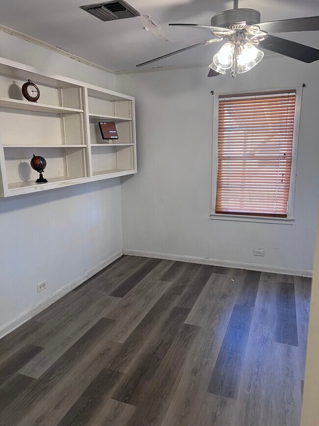 Building Photo - 149 Sylvia St