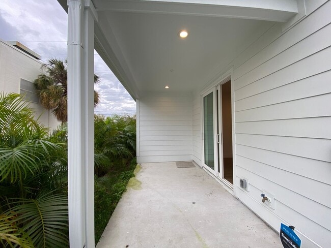Building Photo - Brand New Craftsman Style Constructed Town...