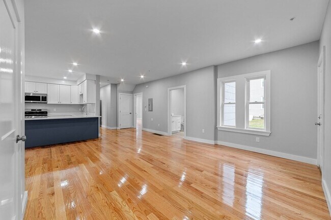 Building Photo - 376 Chestnut St