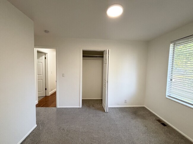 Building Photo - 2243 Aspen Hills Dr