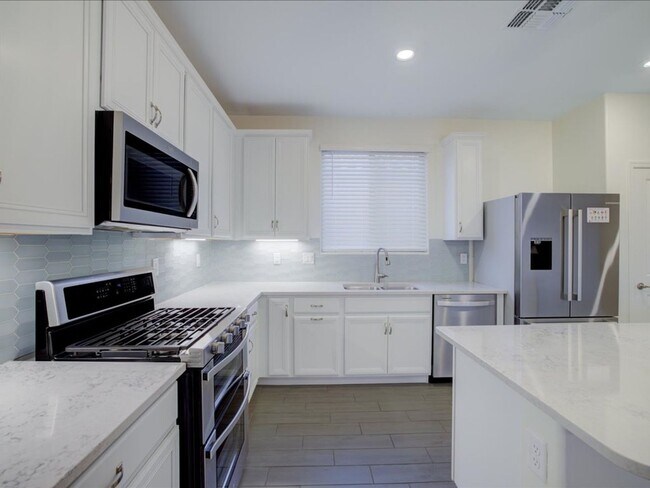 Building Photo - 3 Bedroom 2 Bathroom With Office/Flex room Located in RANCHO SAHUARITA!