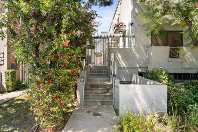 Building Photo - 15153 Burbank Blvd