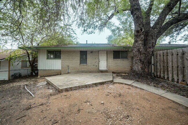 Building Photo - 103 Brettonwood Dr