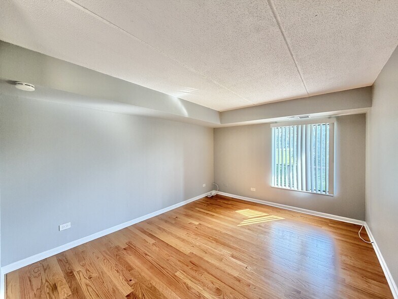 Building Photo - 525 N Quentin Rd