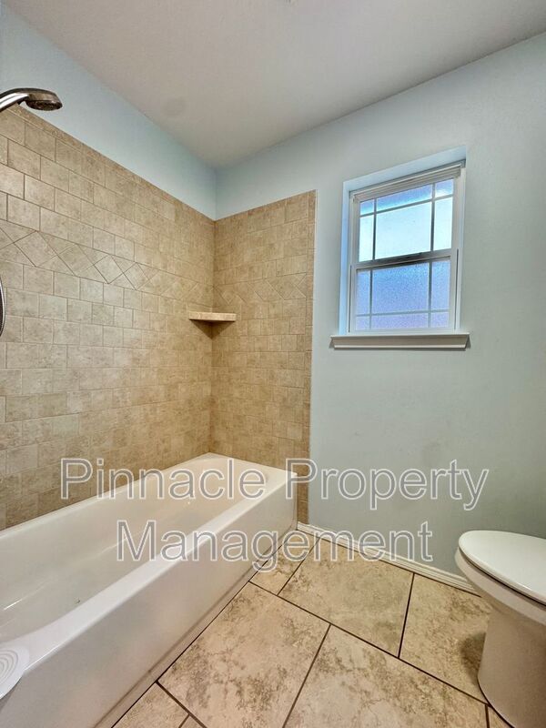 Building Photo - 4925 Scarlet Oak Dr