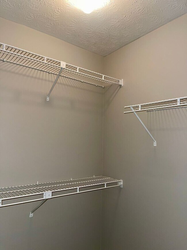 Building Photo - 5882 Sheldon Ct