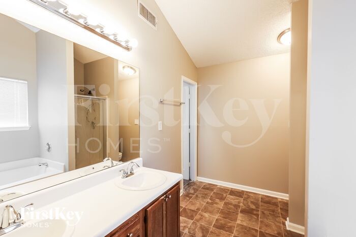 Building Photo - 1129 Briar Cove Ct