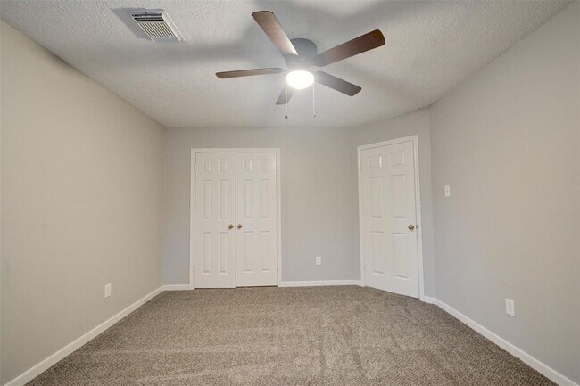 Building Photo - 539 W North Hill Dr