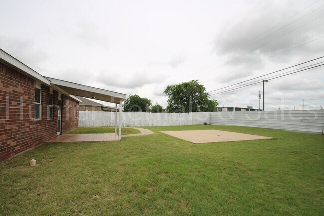 Building Photo - Live Large in Killeen – 5 Bedrooms, Big Va...