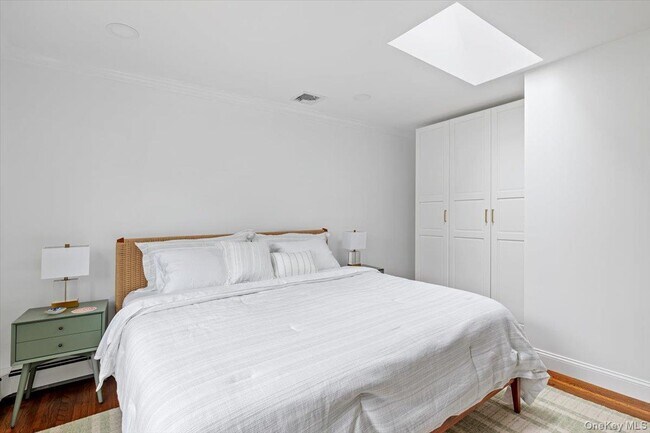 Building Photo - 13 Colonial Ln