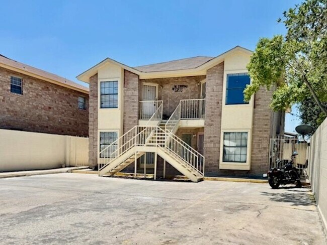 Primary Photo - 3319 Mier St